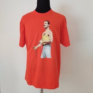 FREDDIE MERCURY OF QUEEN MEN SHORT SLEEVE T-SHIRT - SIZE LARGE